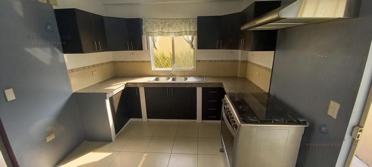 Casa en Venta con 3 Habitaciones en Villa Club. J. m. Guayas — imagen 3