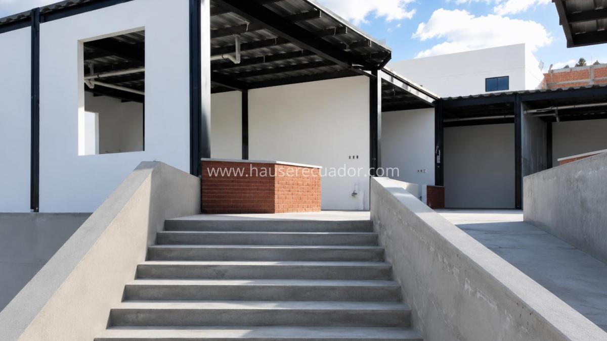 Plaza Toa: en Venta 6 Locales Modernos | Ubicación Estratégica de Alto Flujo Entre Conocoto y Quito. Provincia de Pichincha — imagen 4
