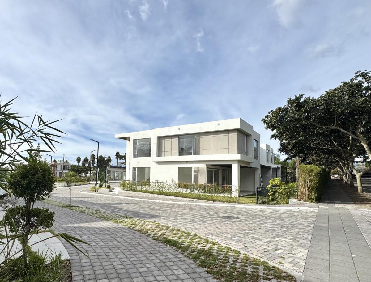 Puembo 195.14 m² en Venta Casa Esquinera Dos Plantas con Jardin 3 Habitaciones — imagen 7