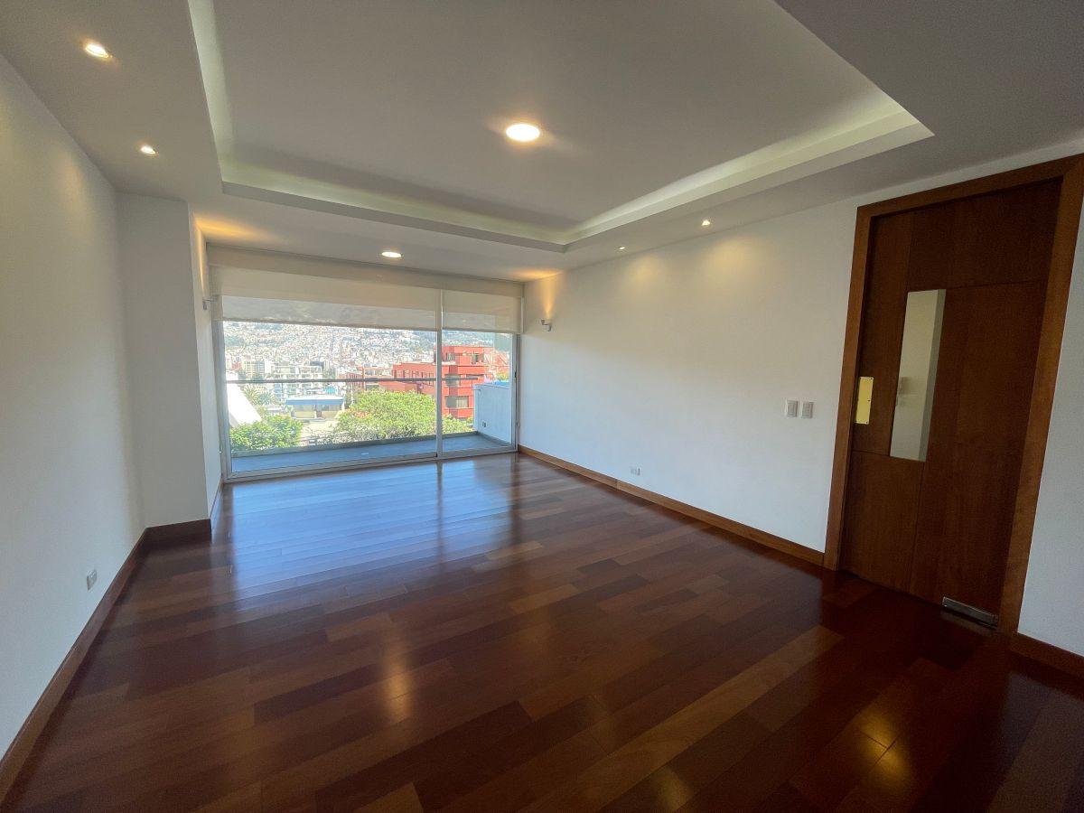 Departamento de 270 m² con 3 Habitaciones en Venta en González Suárez — imagen 4