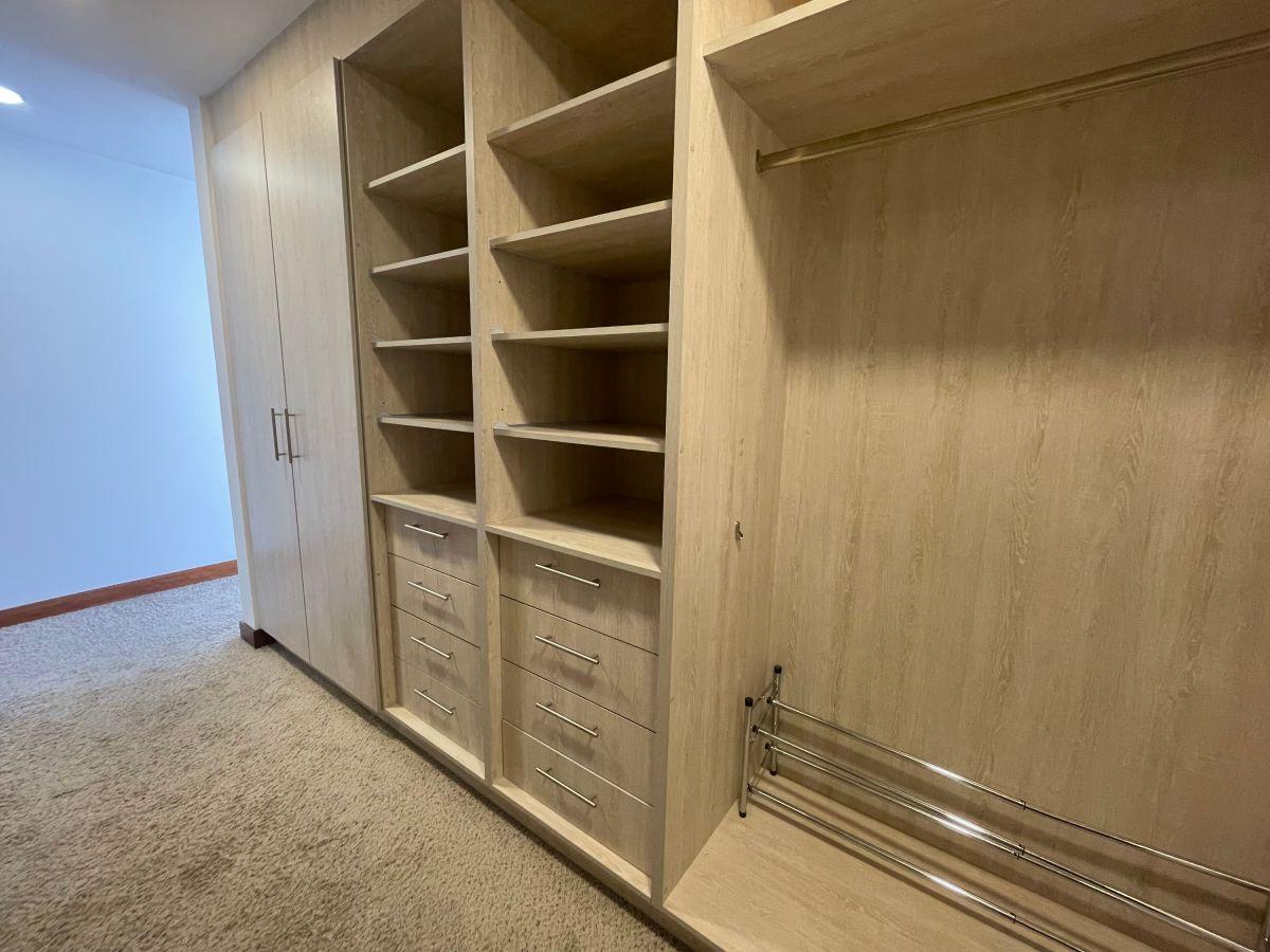 Departamento de 270 m² con 3 Habitaciones en Venta en González Suárez — imagen 3