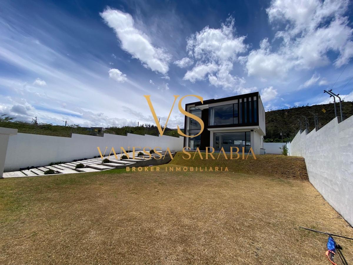 Vendo Casa Moderno Dentro de Urbanización en Guayllabamba - Ecuador — imagen 10