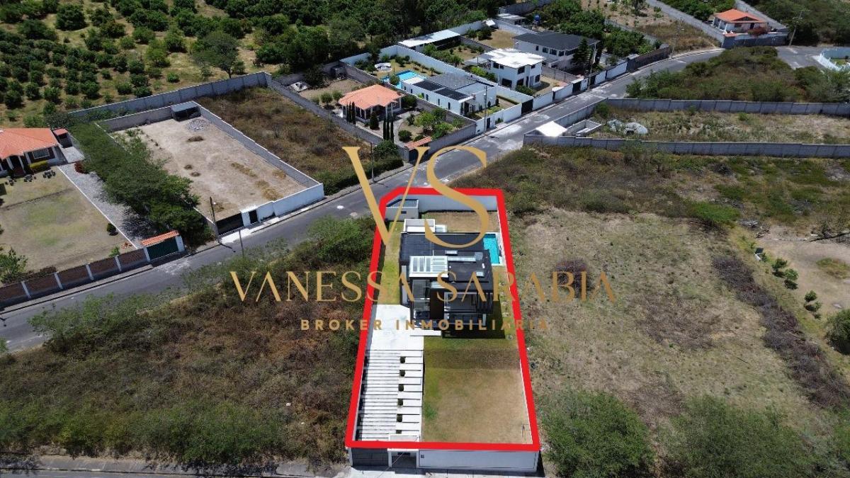Vendo Casa Moderno Dentro de Urbanización en Guayllabamba - Ecuador — imagen 9