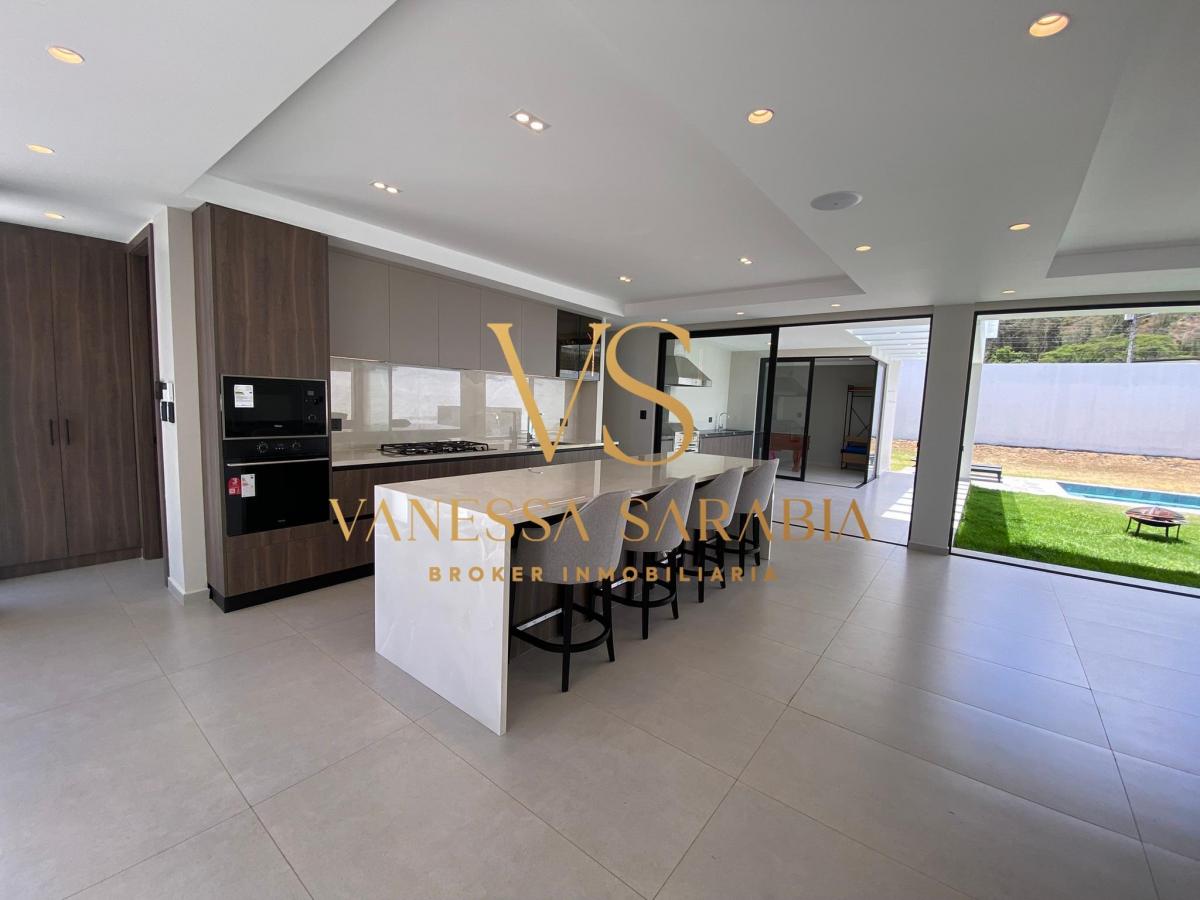 Vendo Casa Moderno Dentro de Urbanización en Guayllabamba - Ecuador — imagen 6