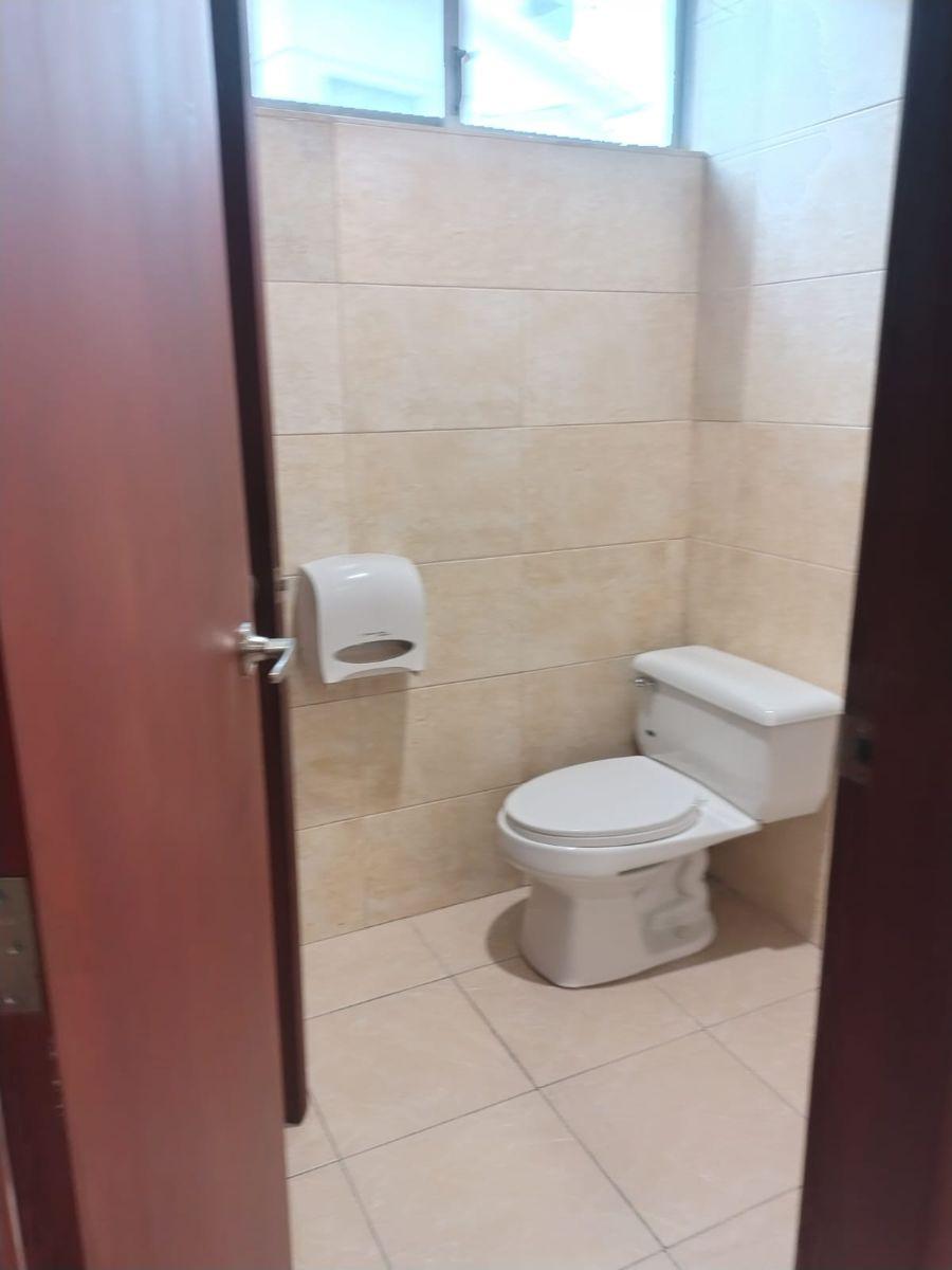 Vendo Consultorio en Edificio Medical Plaza. Kennedy Norte. Oportunidad, Guayas — imagen 4