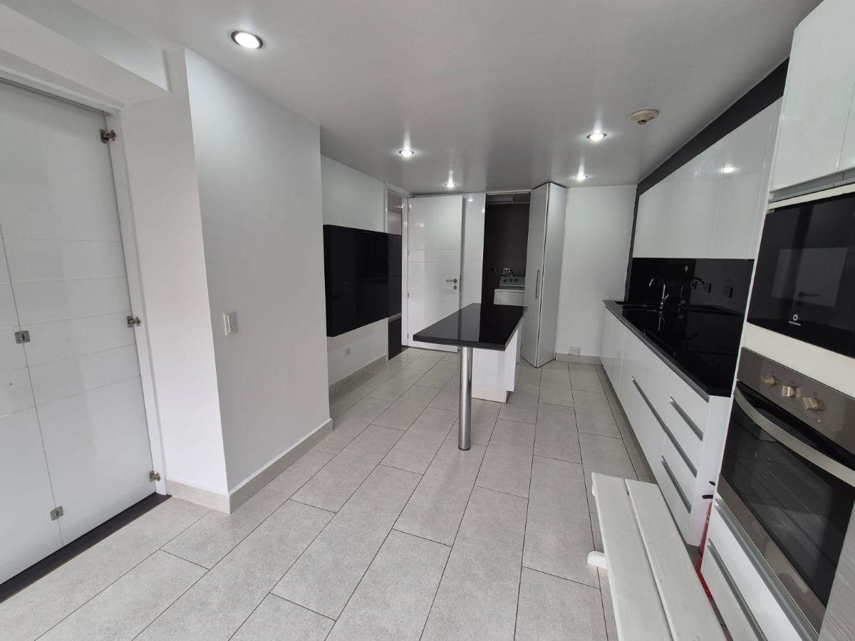 Departamento de 3 Habitaciones en Venta en González Suárez — imagen 2