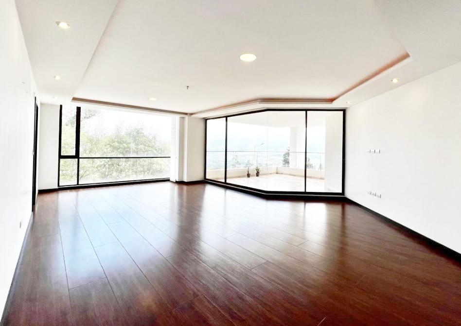 Departamento de Venta en Miravalle Cumbayá! Vista! Oportunidad! — imagen 7