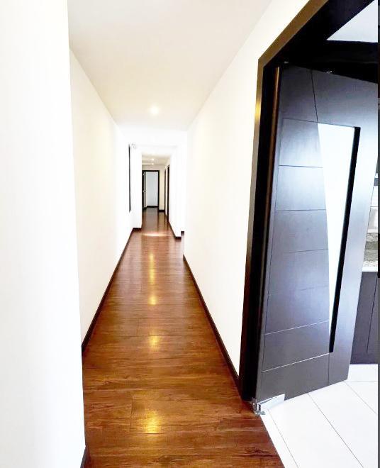Departamento de Venta en Miravalle Cumbayá! Vista! Oportunidad! — imagen 3