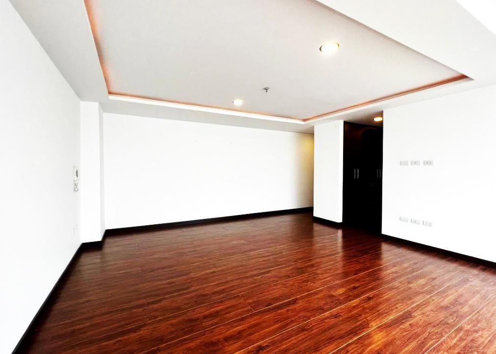 Departamento de Venta en Miravalle Cumbayá! Vista! Oportunidad! — imagen 2