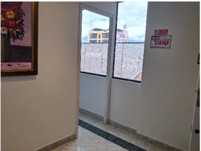 Oficina en Av Ilaló y Geovanny Fariña, Una Zona de Alta Conectividad y Fácil Acceso Para Clientes — imagen 6