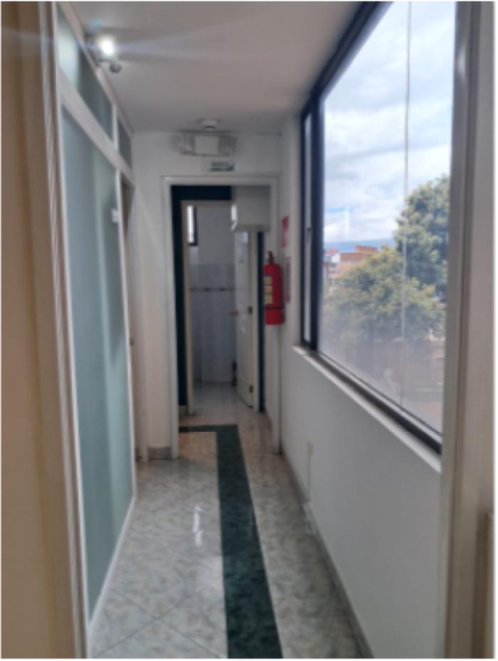 Oficina en Av Ilaló y Geovanny Fariña, Una Zona de Alta Conectividad y Fácil Acceso Para Clientes — imagen 3