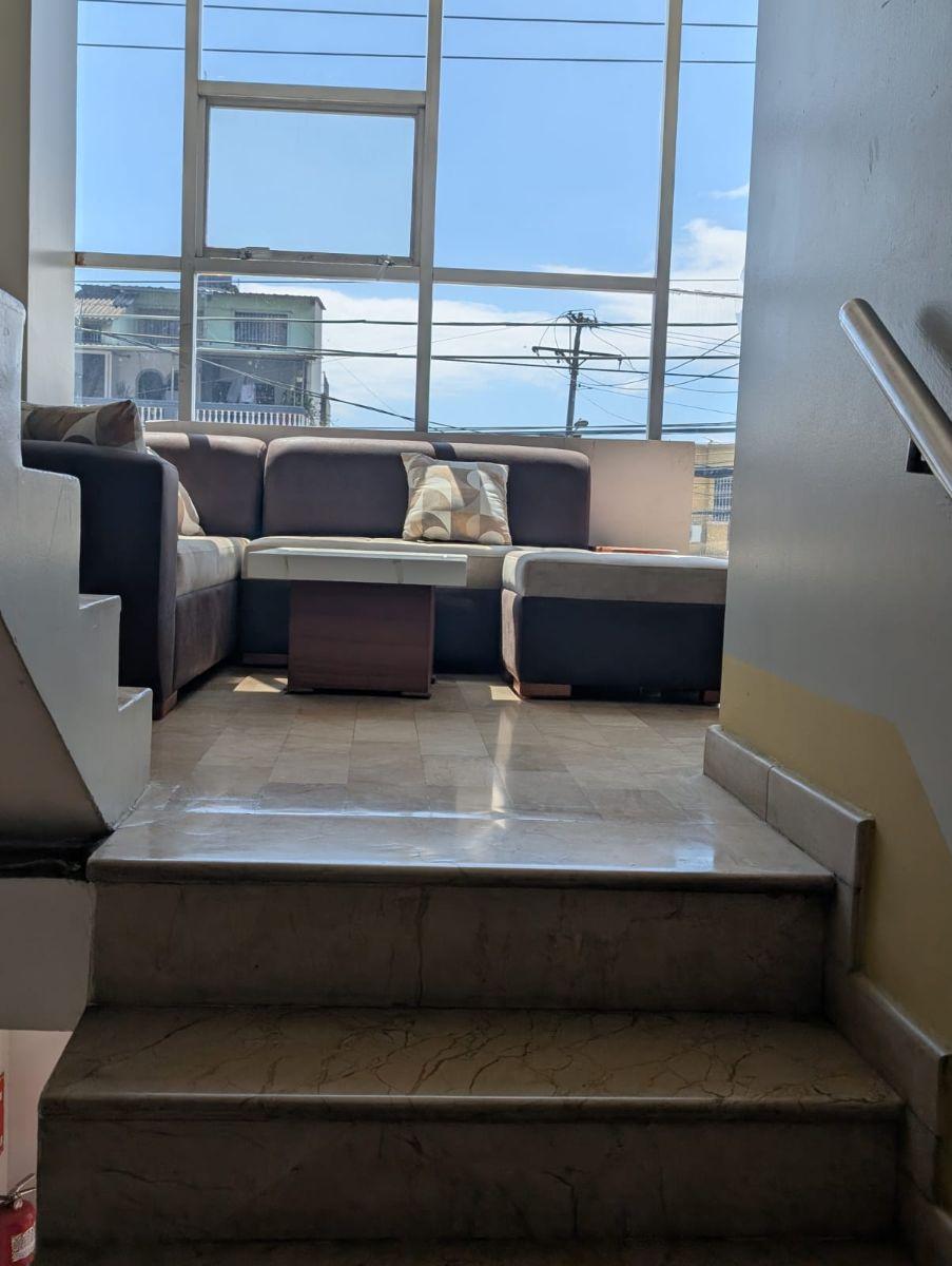 Vendo Edificio Comercial en La Av Rodolfo Baquerizo Nazur. Alborada. Guayas — imagen 5