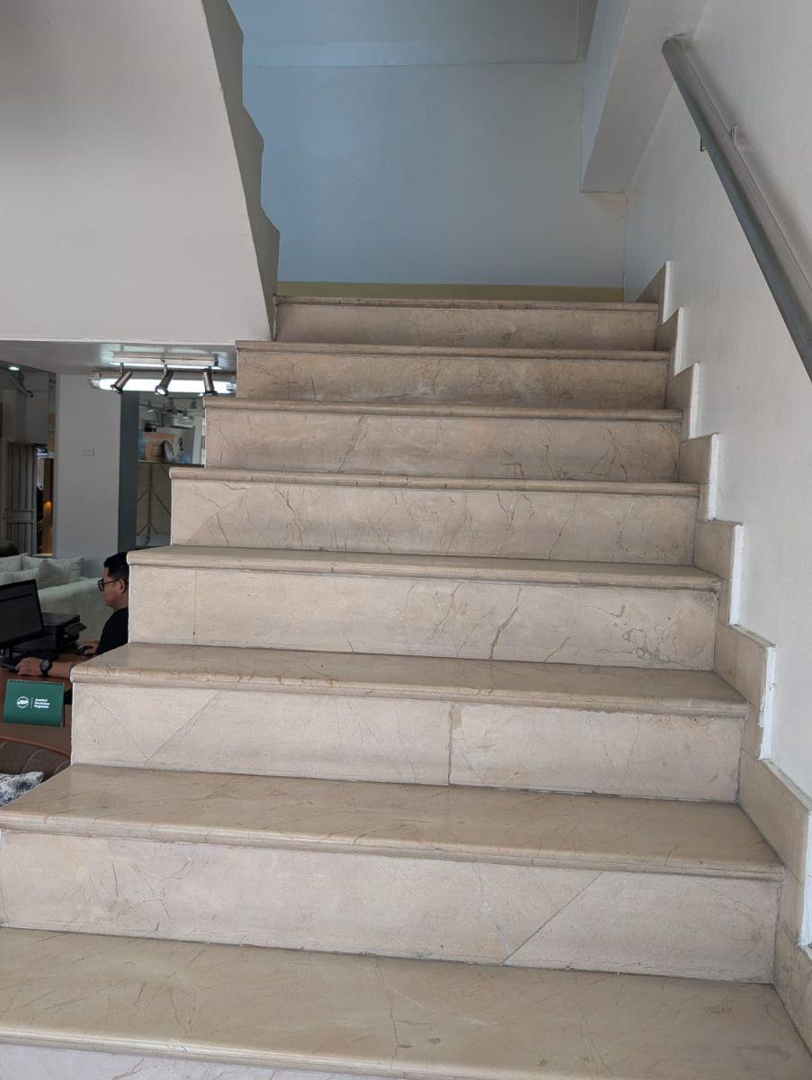 Vendo Edificio Comercial en La Av Rodolfo Baquerizo Nazur. Alborada. Guayas — imagen 2