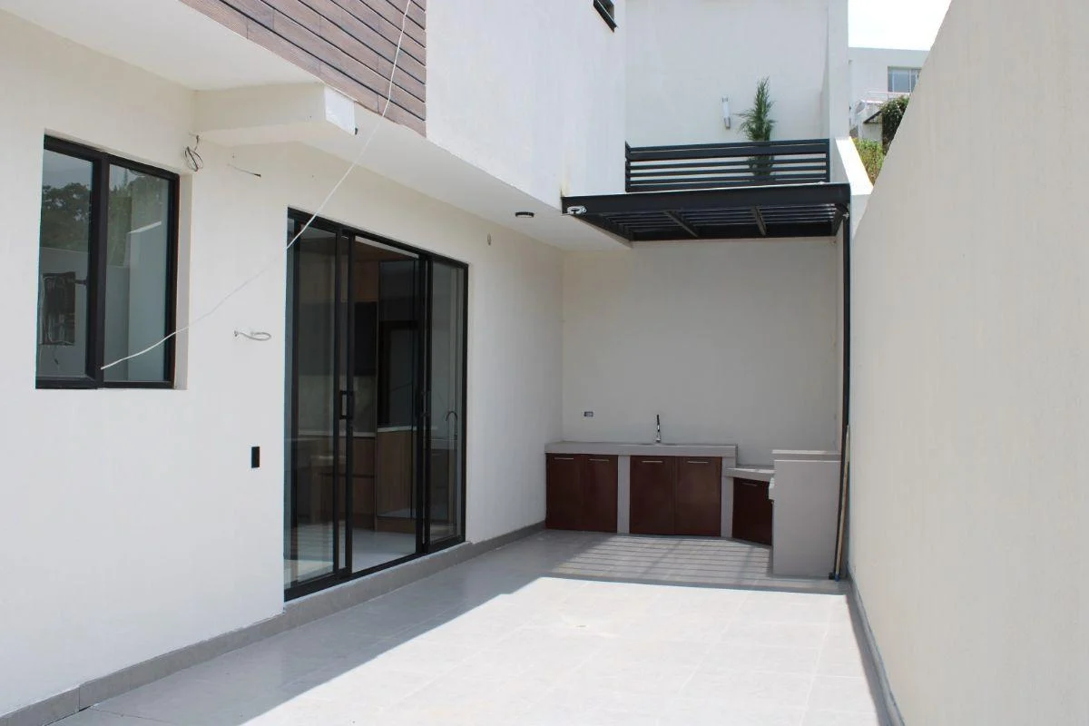 A Estrenar Casa de Venta en Puembo $389.000 Al Mejor Precio por m² — imagen 3