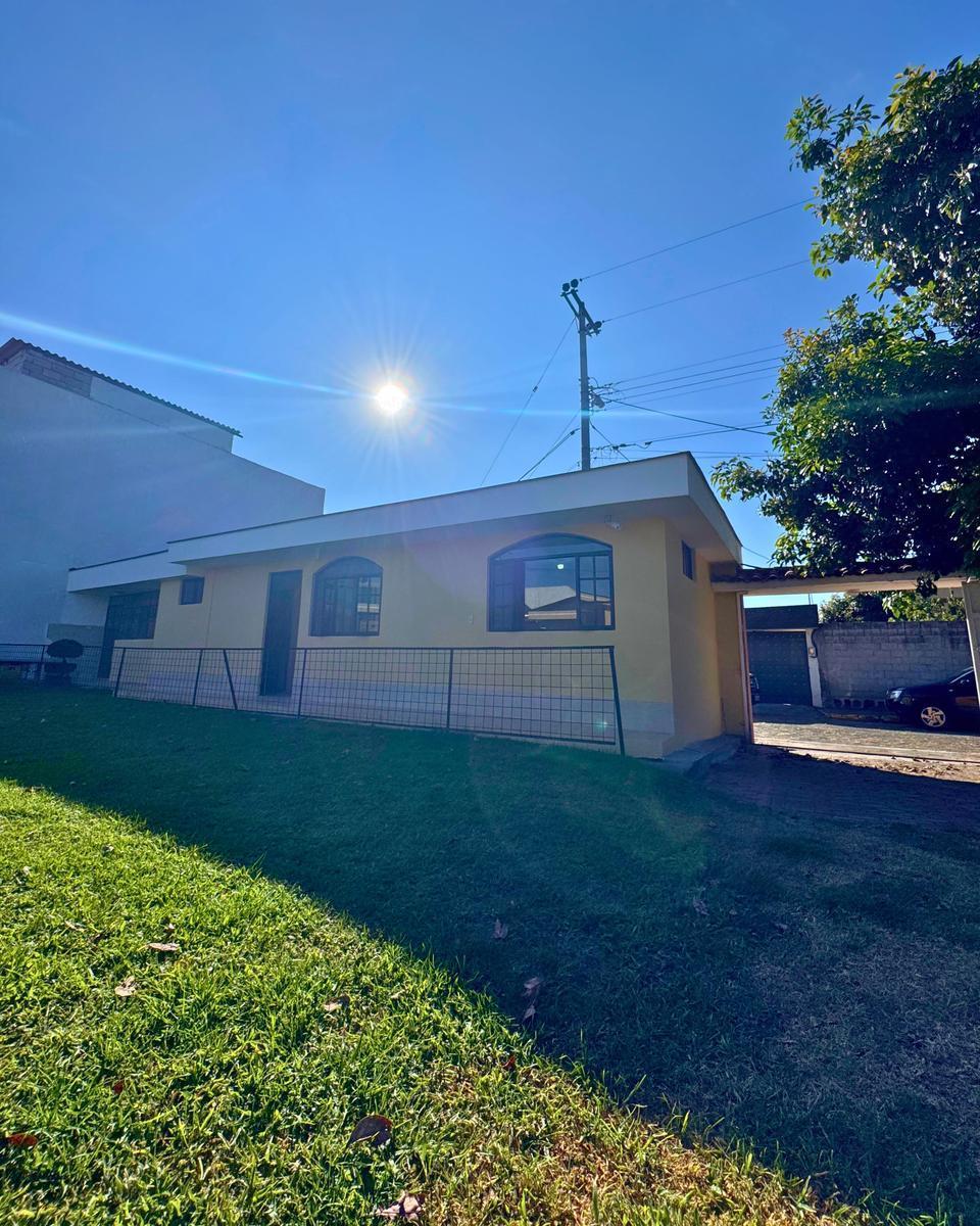 Casa de Venta con Suite, Amplios Espacio Verdes, Sector Haciendas, Sangolqui, valle de Los Chillos — imagen 8