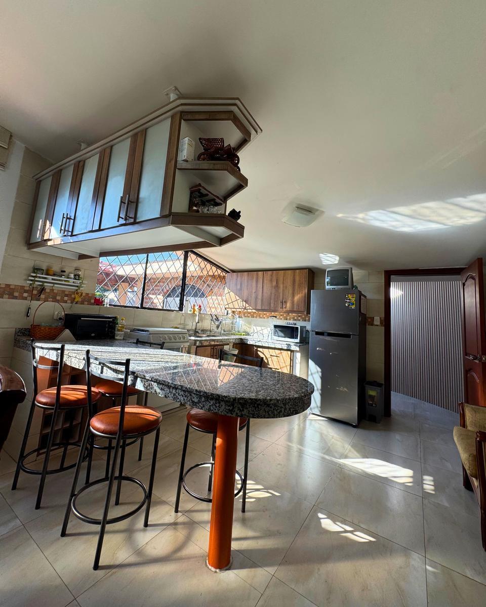 Casa de Venta con Suite, Amplios Espacio Verdes, Sector Haciendas, Sangolqui, valle de Los Chillos — imagen 3