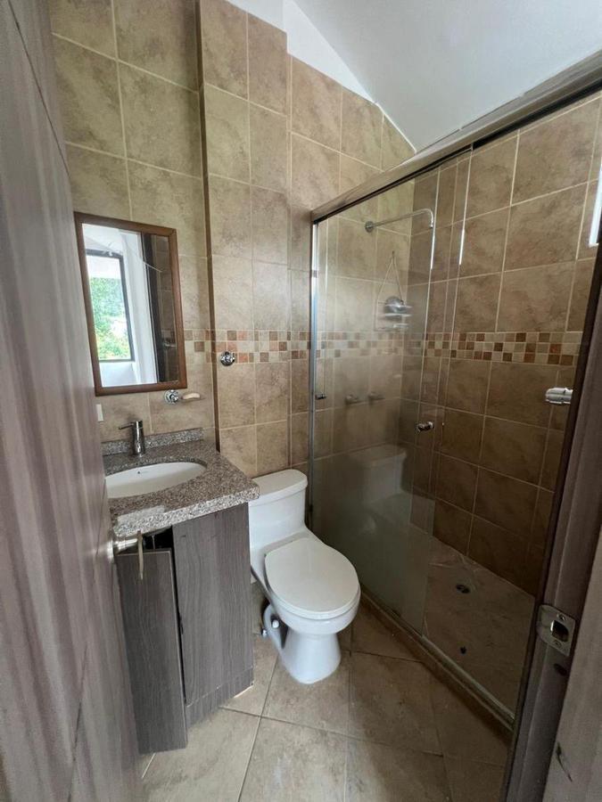 Casa de 4 Dorm. con Baño Privado y Amplio Terreno en Coopedac – Sangolquí — imagen 2
