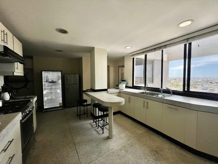 San Lorenzo Al Pie del Mar: Increible Súper Amplio Penthouse con Vistas 360 — imagen 2