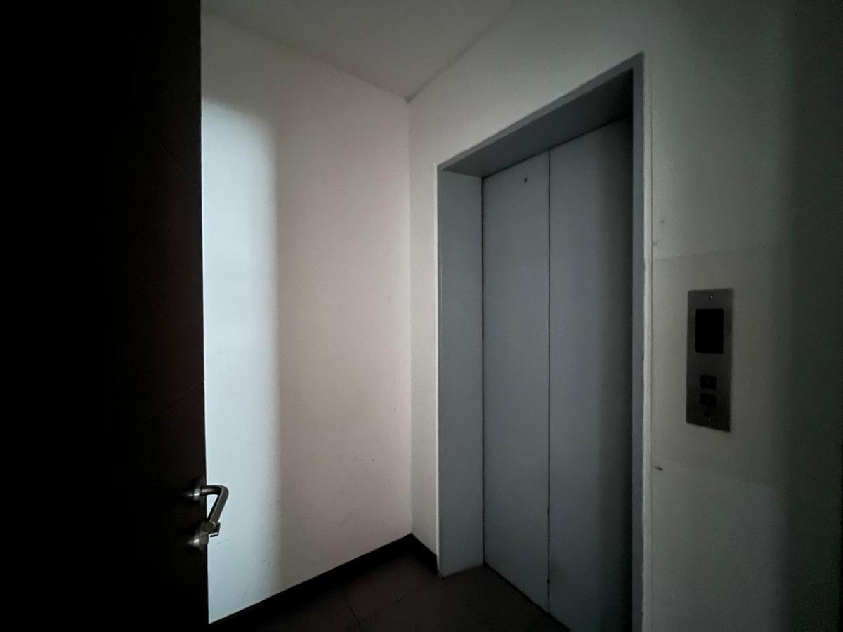 Para Qué Salir de Quito! Departamento con Tamaño de Casa, en La Gonzáles Suárez — imagen 8