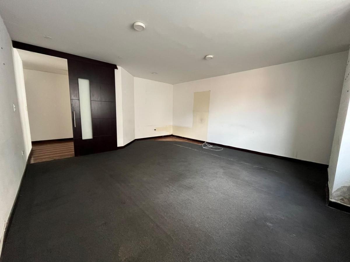Para Qué Salir de Quito! Departamento con Tamaño de Casa, en La Gonzáles Suárez — imagen 3