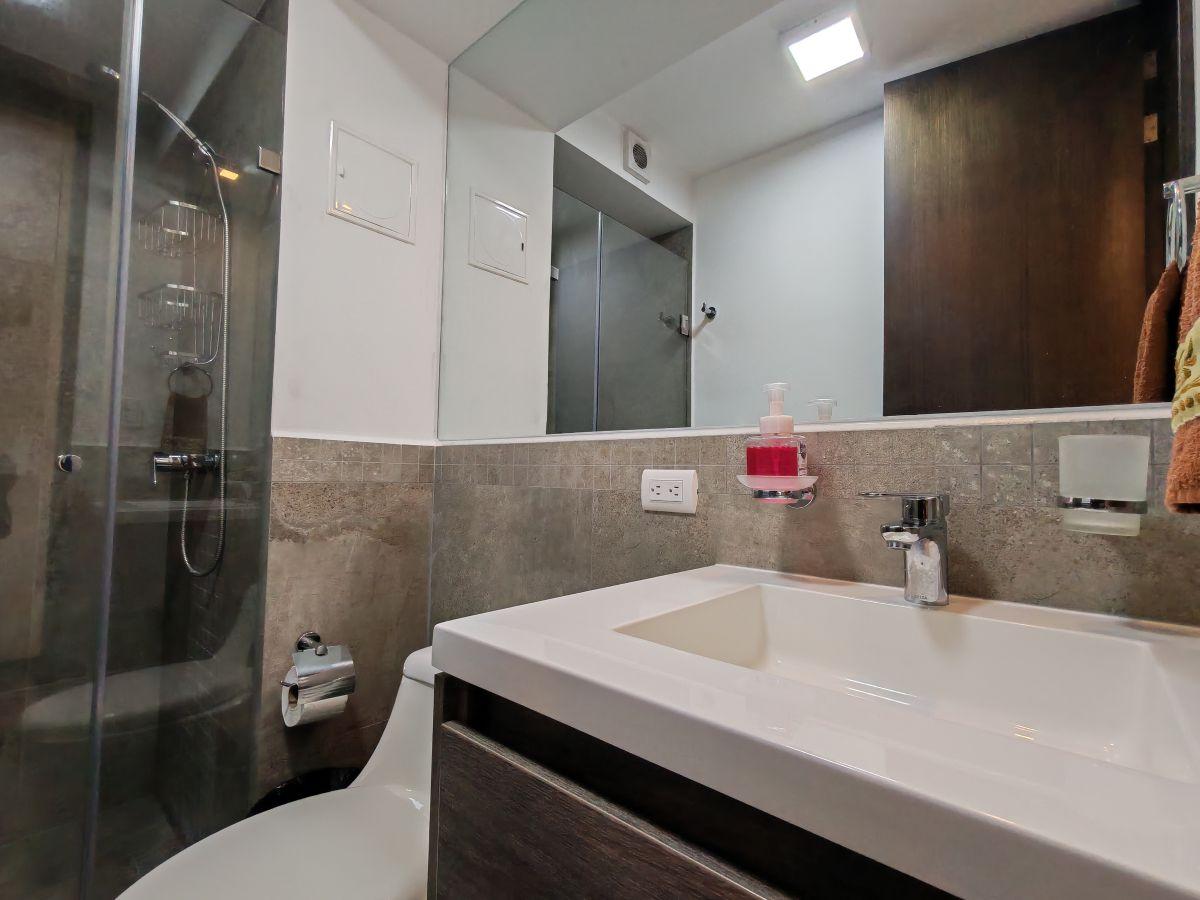 Departamento Amueblado en Venta 3 Dorm. Sector Av Primero de Mayo, Azuay — imagen 5