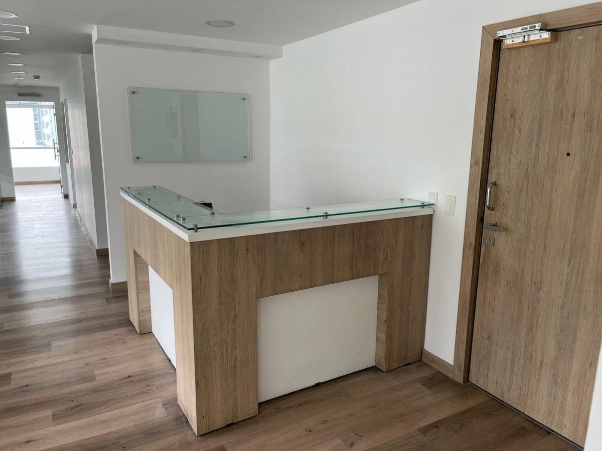 Oficina de Venta con Divisiones 174 Mtrs y 5 Parqueaderos, Sector Coruña — imagen 5