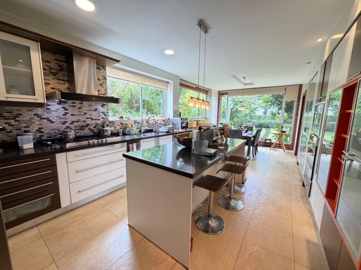 Vive El Lujo de Tenerlo Todo en un Solo Lugar. Casa en Venta. Intervalles — imagen 3