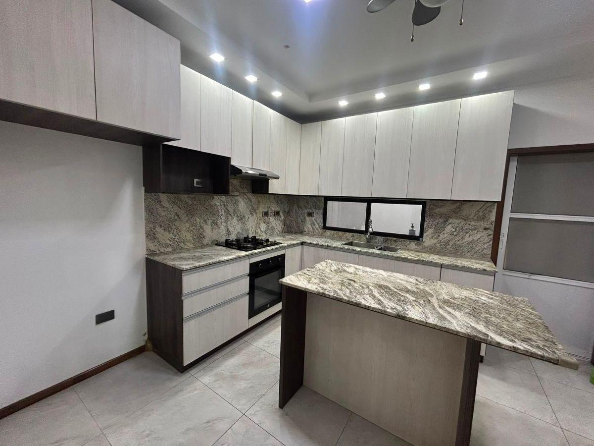 Vendo Linda Casa en Punta Esmeralda, Guayas — imagen 4