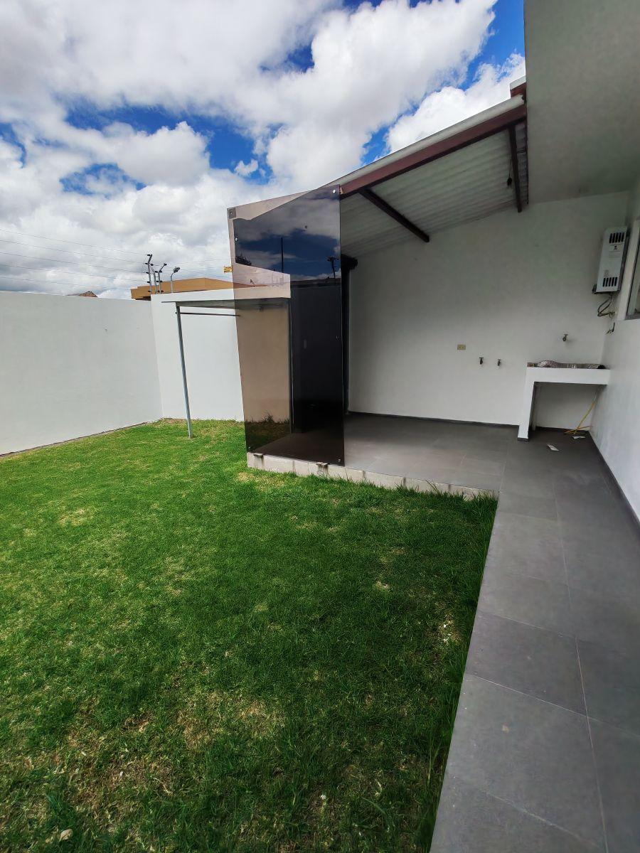 Casa a La Venta Urbanización Privada Ricaurte, Azuay — imagen 4