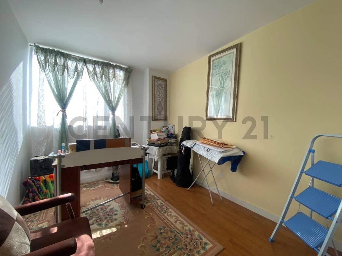 Venta Oportunidad Departamento con Balcón 3 Dorm. Urb. El Condado — imagen 4