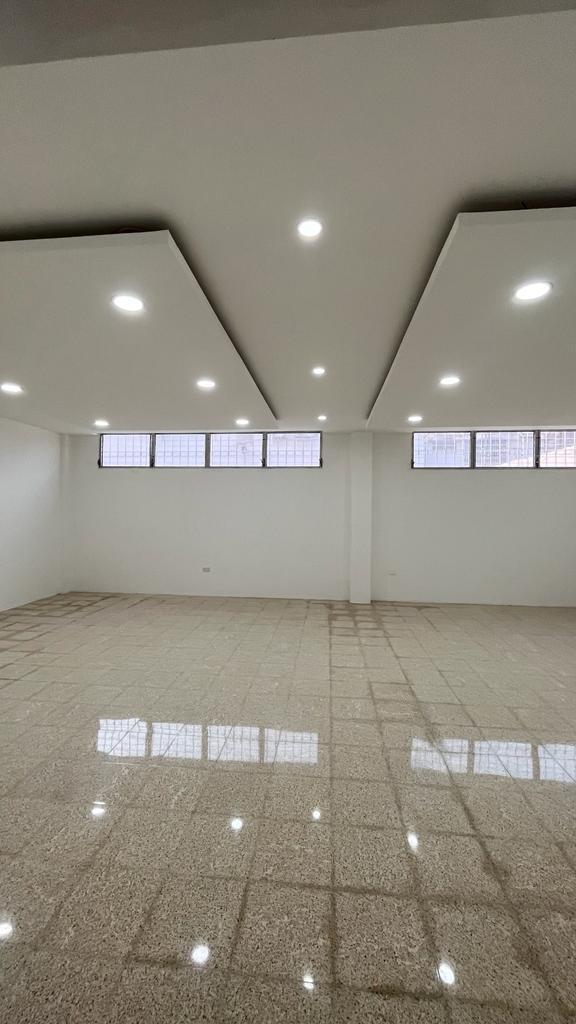 Kennedy, Vendo o Alquilo Amplia Oficina, Planta Baja. Guayas — imagen 8