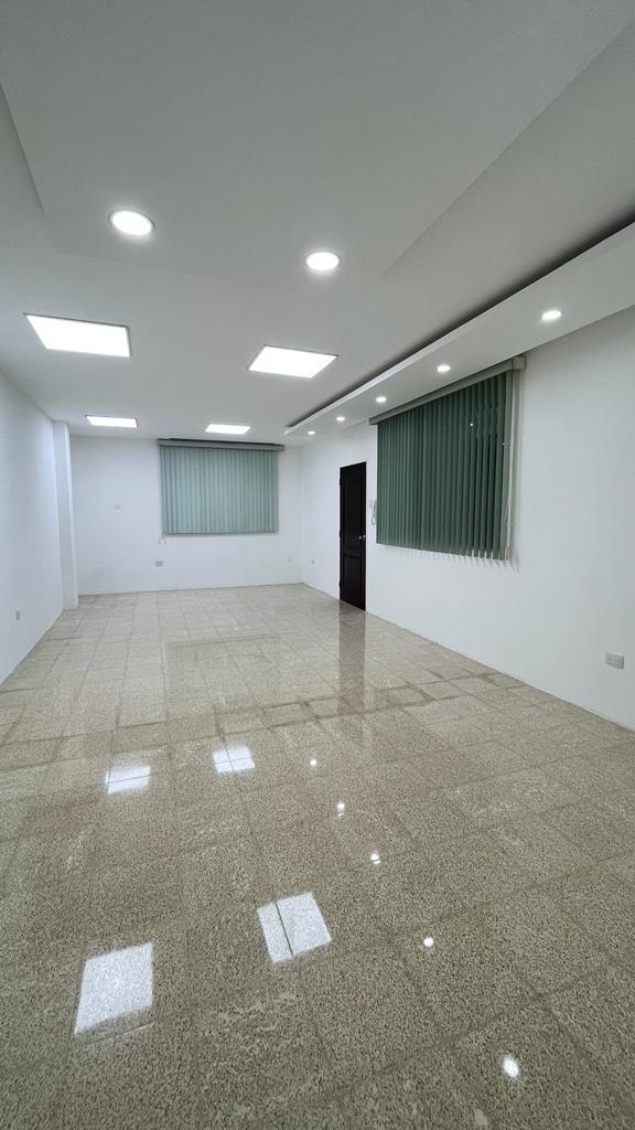 Kennedy, Vendo o Alquilo Amplia Oficina, Planta Baja. Guayas — imagen 7