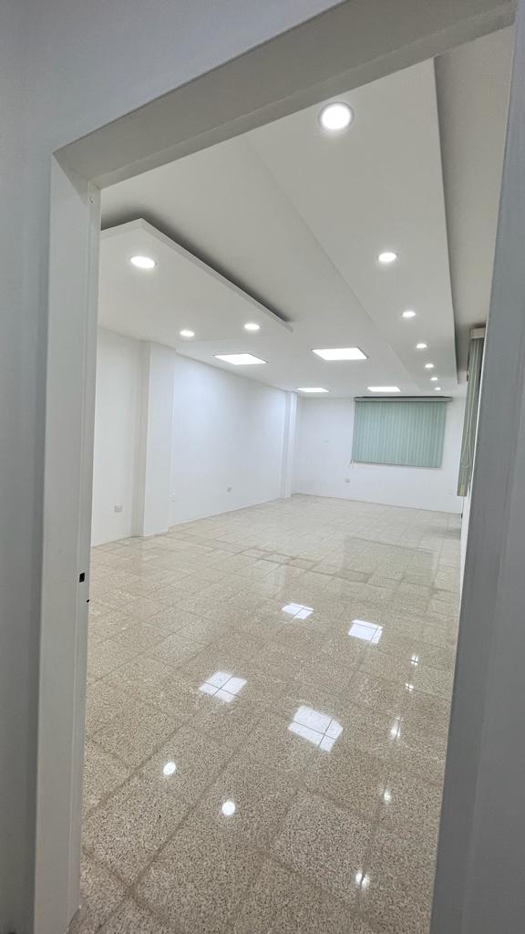 Kennedy, Vendo o Alquilo Amplia Oficina, Planta Baja. Guayas — imagen 5