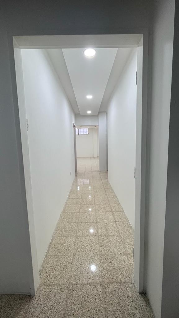 Kennedy, Vendo o Alquilo Amplia Oficina, Planta Baja. Guayas — imagen 4