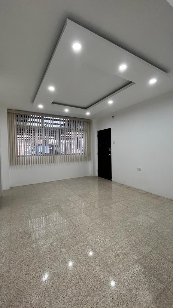 Kennedy, Vendo o Alquilo Amplia Oficina, Planta Baja. Guayas — imagen 3