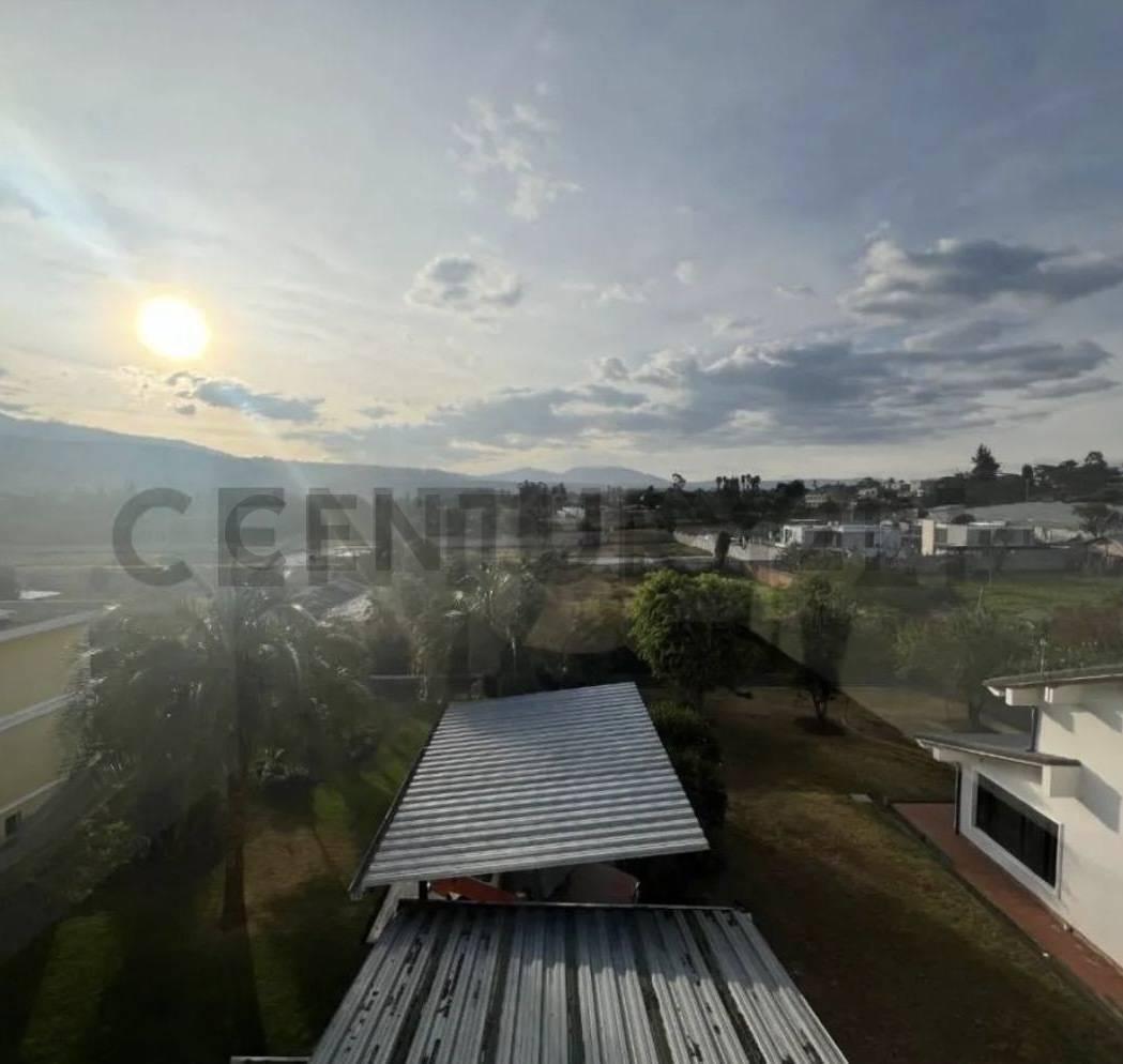 Venta Casa con Jardin Dentro de Conjunto Sector Hilacril Tumbaco — imagen 3