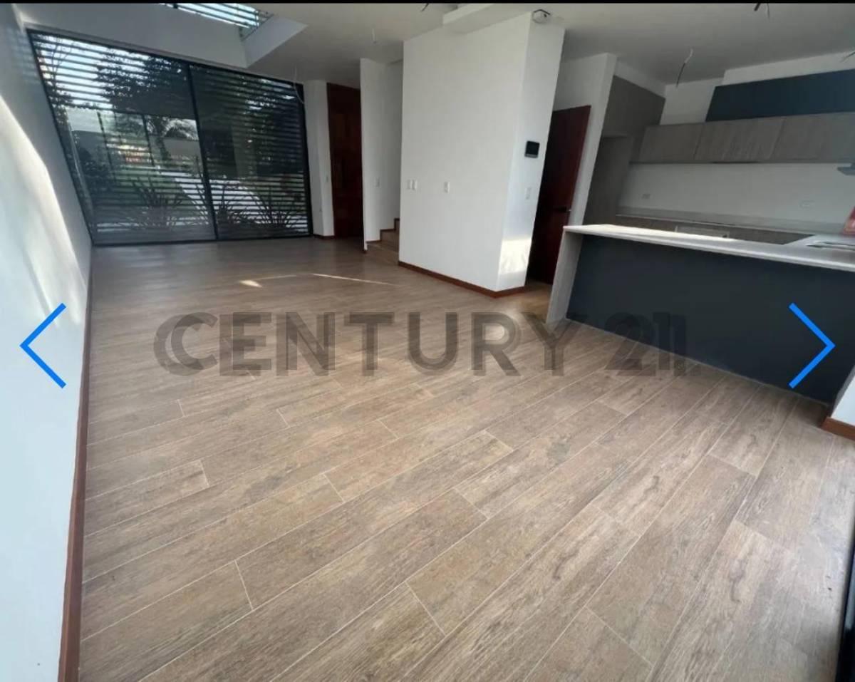 Venta Casa con Jardin Dentro de Conjunto Sector Hilacril Tumbaco — imagen 2