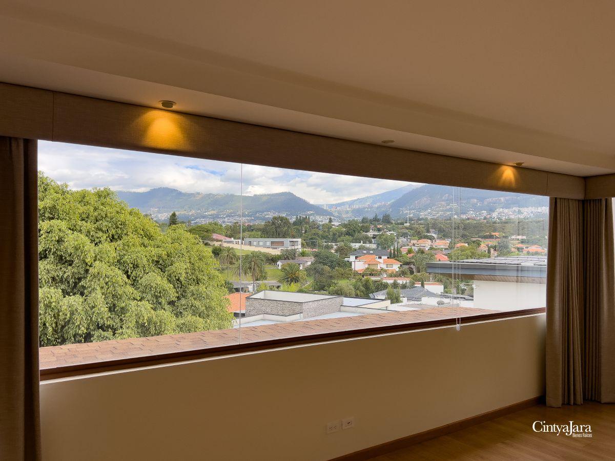 Cumbaya, Urbanizacion de Lujo, Casa de Venta, 4 Dorm. y Estudio — imagen 10