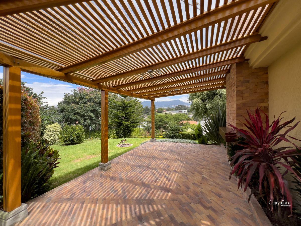 Cumbaya, Urbanizacion de Lujo, Casa de Venta, 4 Dorm. y Estudio — imagen 9