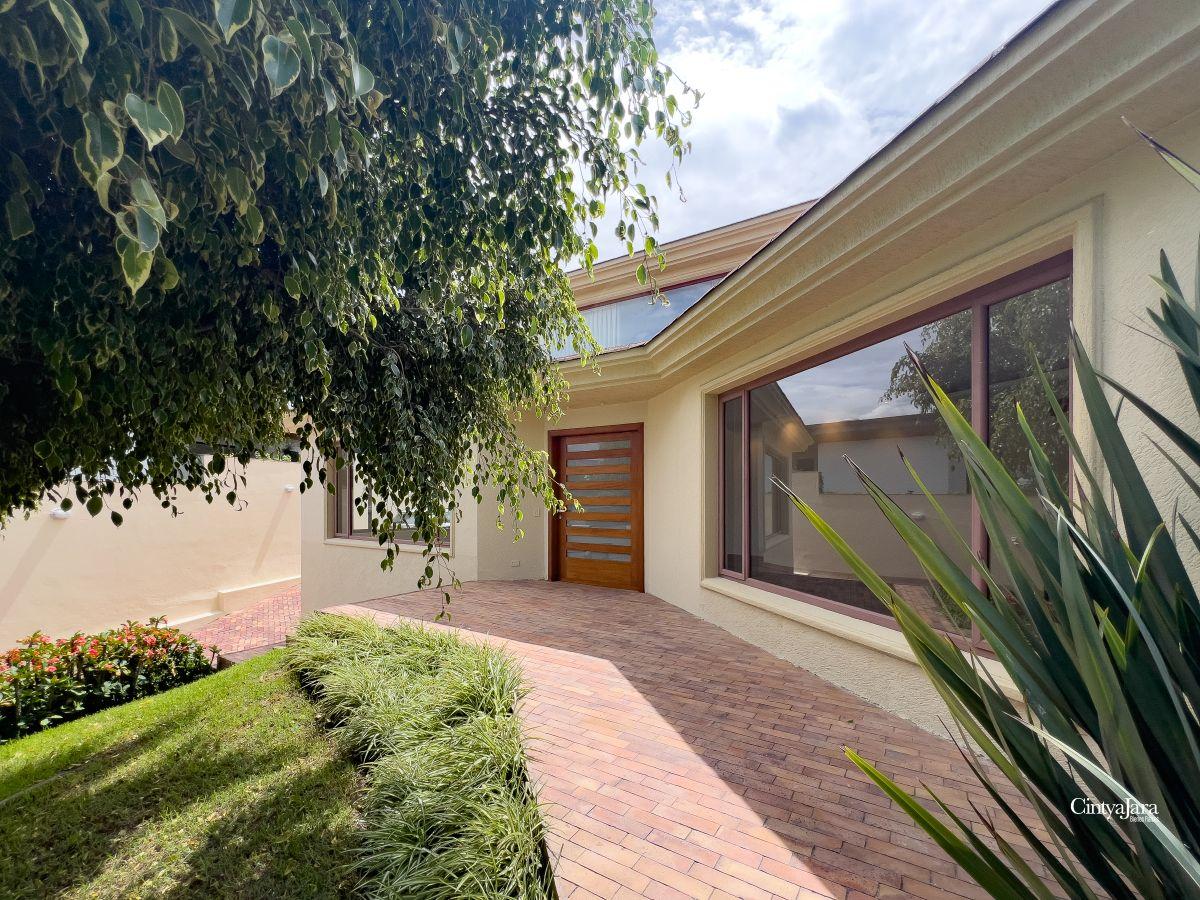 Cumbaya, Urbanizacion de Lujo, Casa de Venta, 4 Dorm. y Estudio — imagen 8