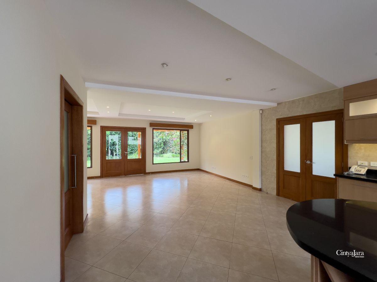 Cumbaya, Urbanizacion de Lujo, Casa de Venta, 4 Dorm. y Estudio — imagen 5