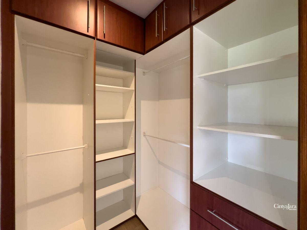 Cumbaya, Urbanizacion de Lujo, Casa de Venta, 4 Dorm. y Estudio — imagen 3