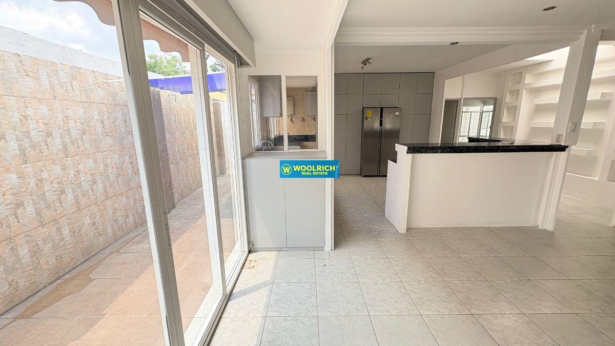 Vendo Casa de 1 Piso Ciudad Celeste, Doble Terreno, 3 Dorm c/u con Baño, Piscina, A/c, 370 m², Guayas — imagen 5