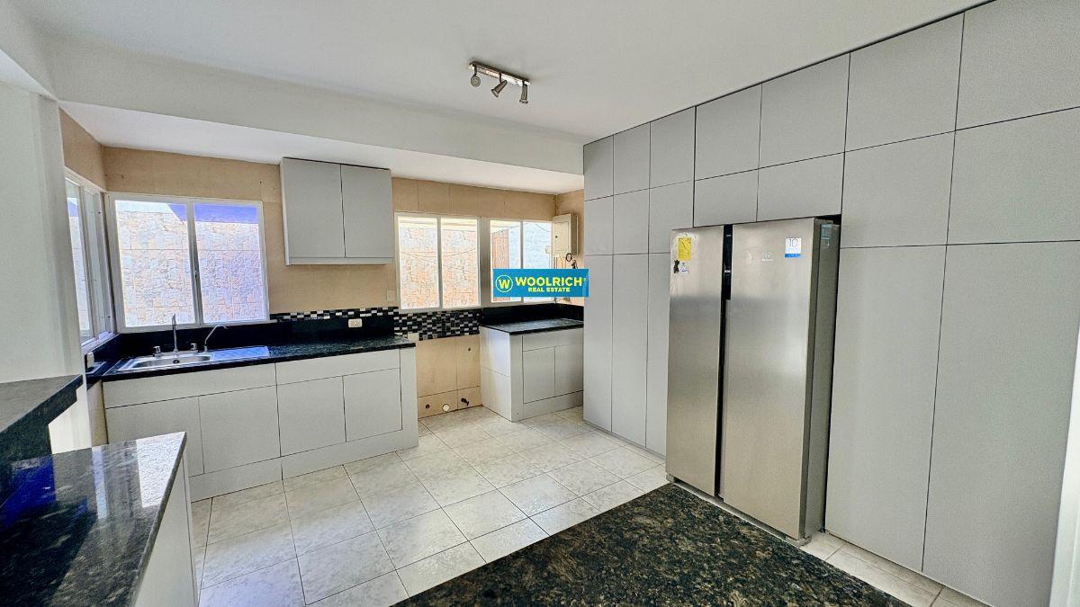 Vendo Casa de 1 Piso Ciudad Celeste, Doble Terreno, 3 Dorm c/u con Baño, Piscina, A/c, 370 m², Guayas — imagen 3