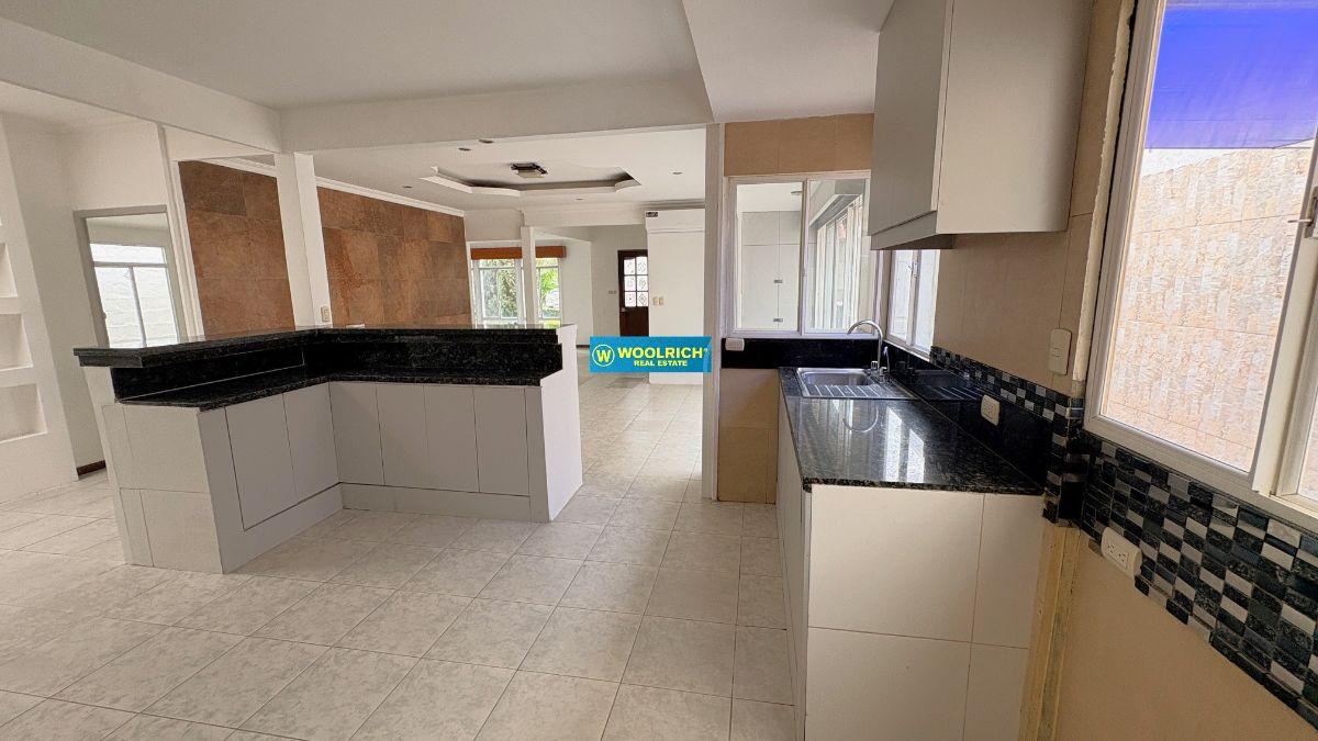 Vendo Casa de 1 Piso Ciudad Celeste, Doble Terreno, 3 Dorm c/u con Baño, Piscina, A/c, 370 m², Guayas — imagen 2