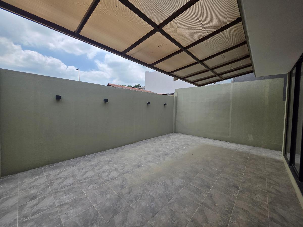 Hermosa y Moderna Casa en Venta, Magna de Villa Club, Cableado Subterráneo, Guardiania 24/7, Guayas — imagen 6