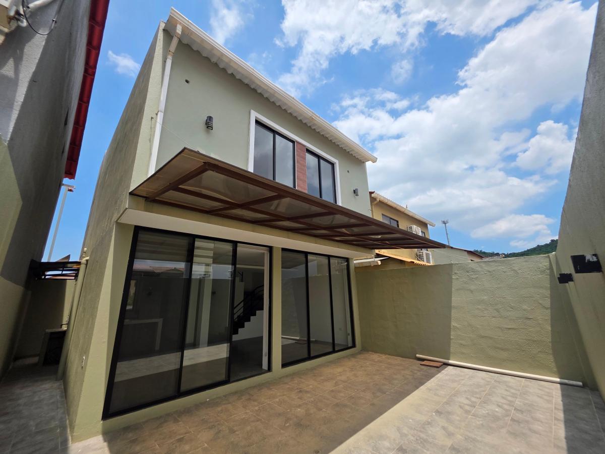 Hermosa y Moderna Casa en Venta, Magna de Villa Club, Cableado Subterráneo, Guardiania 24/7, Guayas — imagen 4