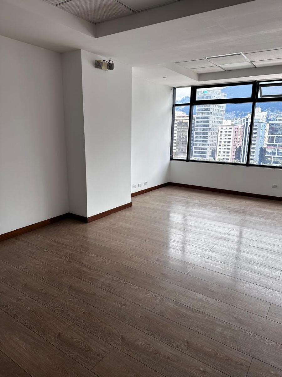 Oficina en Venta 74 m² Edificio Corporativo | Av 6 de Diciembre y Portugal — imagen 10