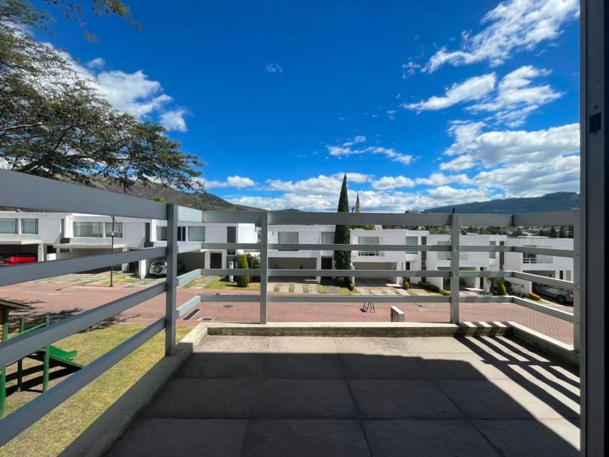Precioso Duplex de Venta Excelente Ubicación y Seguridad. 2 Dorm. y Estar. Provincia de Pichincha — imagen 5