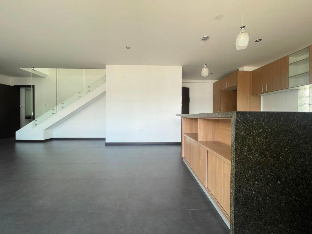 Precioso Duplex de Venta Excelente Ubicación y Seguridad. 2 Dorm. y Estar. Provincia de Pichincha — imagen 4